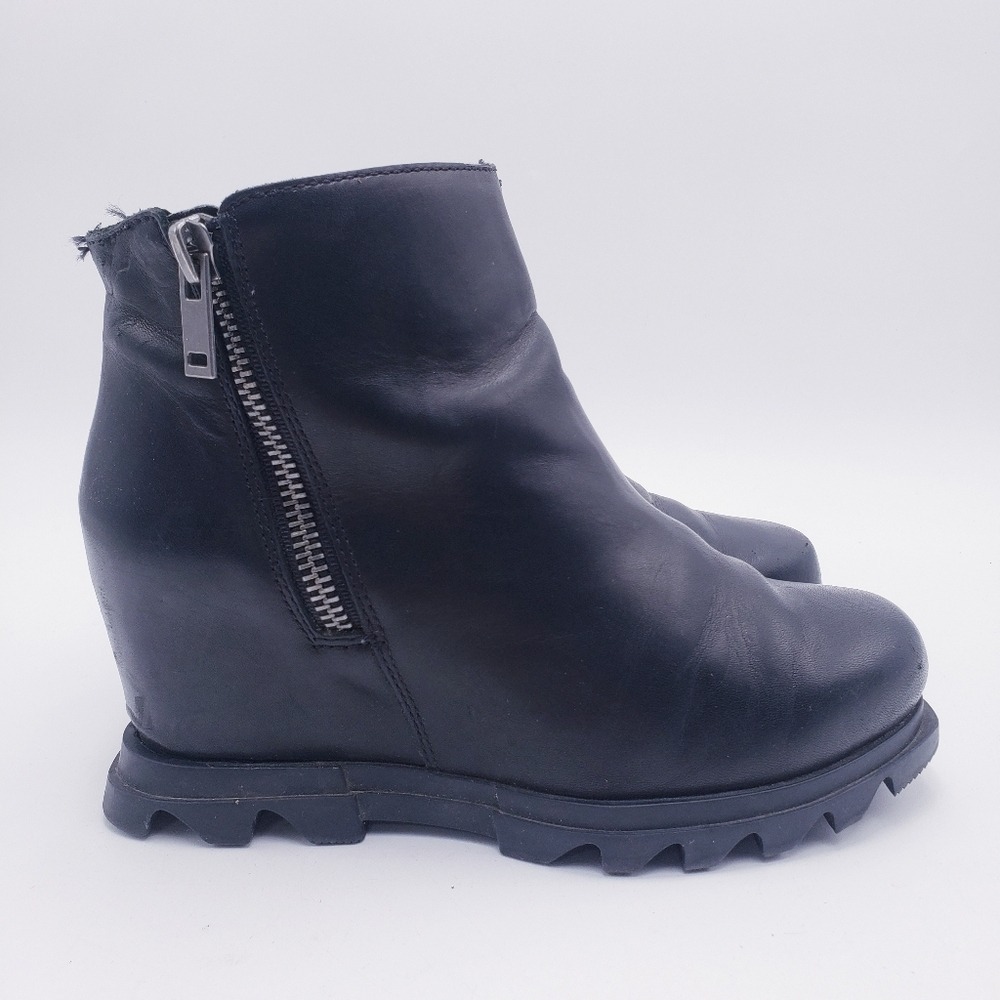 Sorel Women's Joan Of Arctic Wedge III Zip Bootie Lug Sole‎ Black Leather Size 6